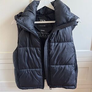 Zara cropped black puffer vest